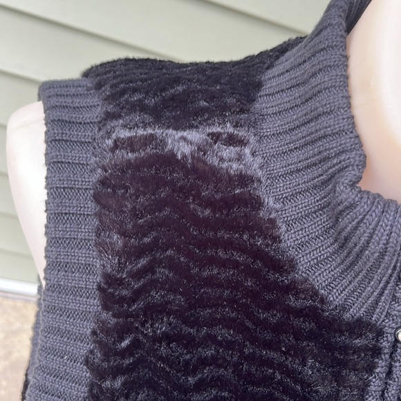 New Erin London extremely soft black lined vest - Picture 3 of 14